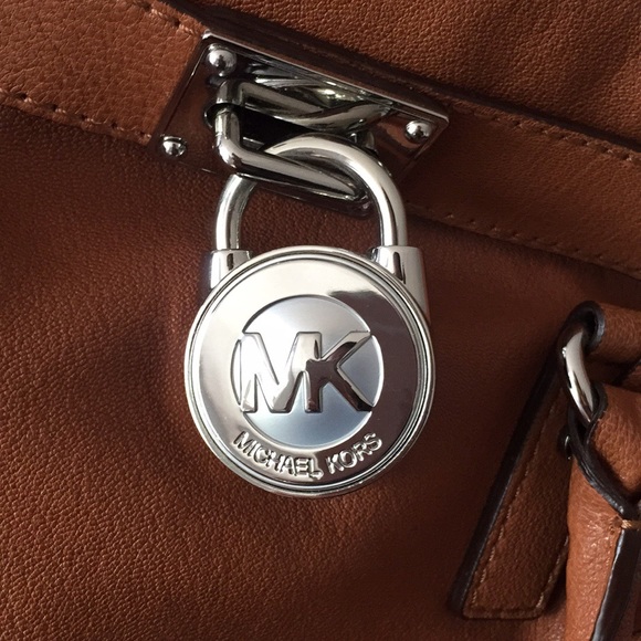 (Like new) Michael Kors Large Hamilton handbag - Picture 6 of 8